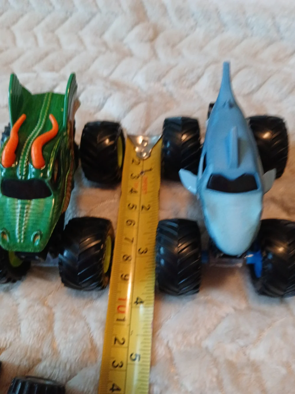 Hot Wheels Monster Jam 1:64 Lot Of 4, 1 Non